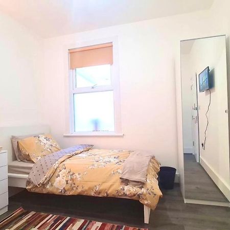 Deluxe Private Room In Manor Park London Luaran gambar