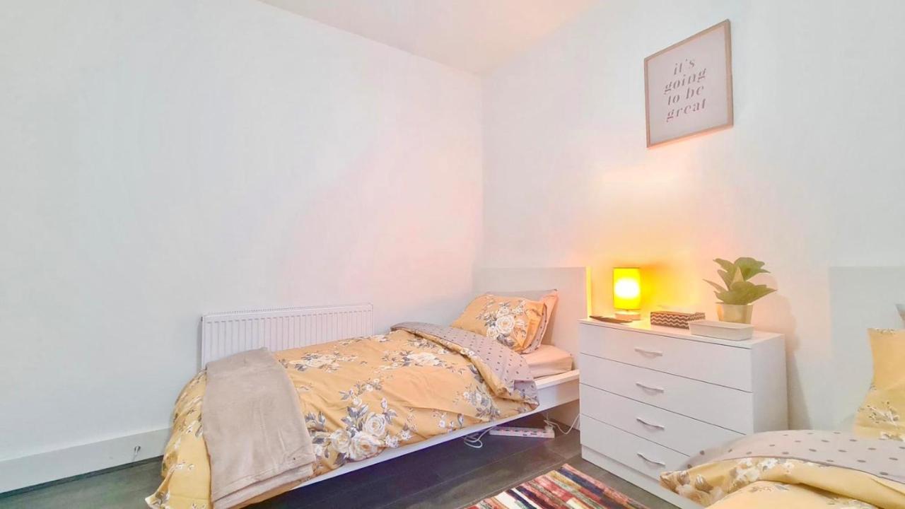 Deluxe Private Room In Manor Park London Luaran gambar