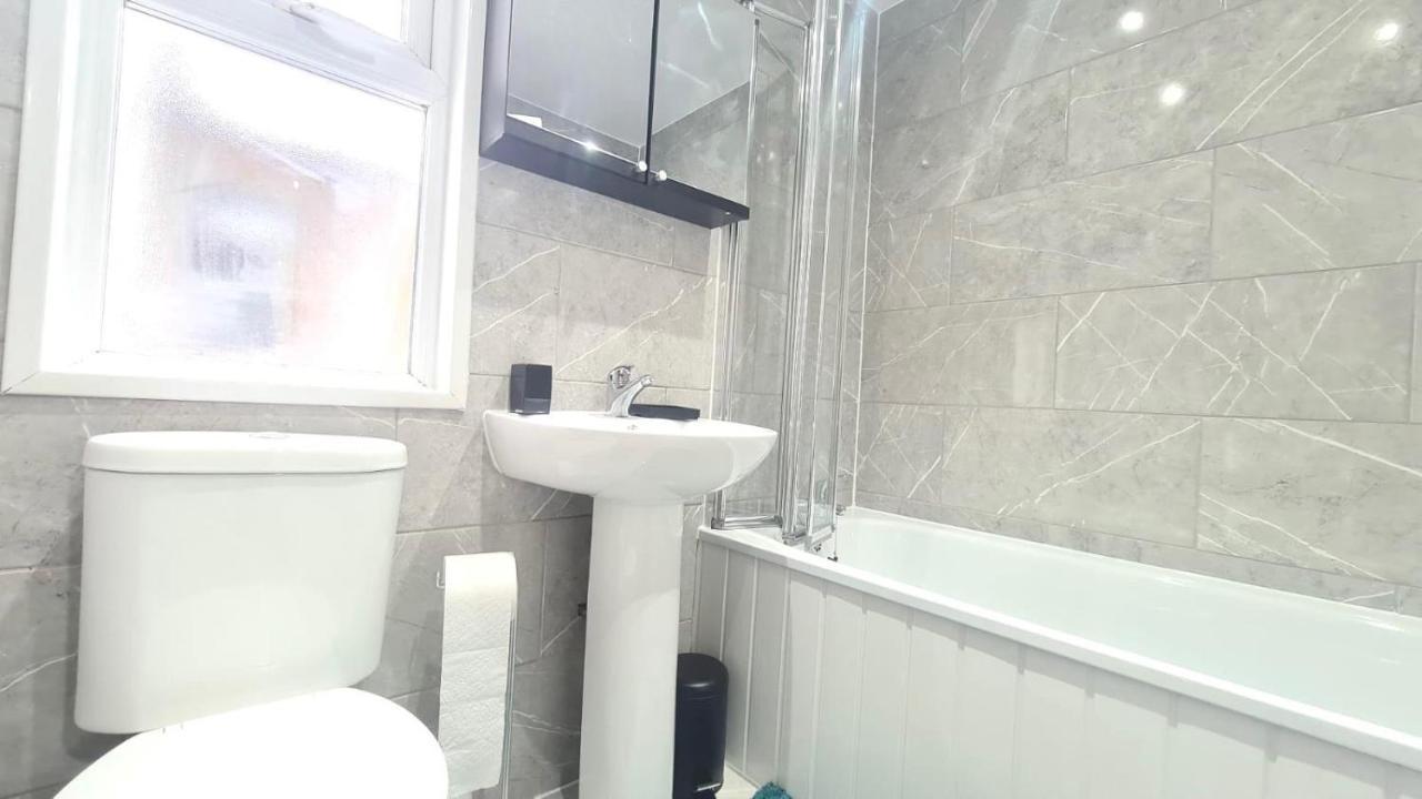Deluxe Private Room In Manor Park London Luaran gambar