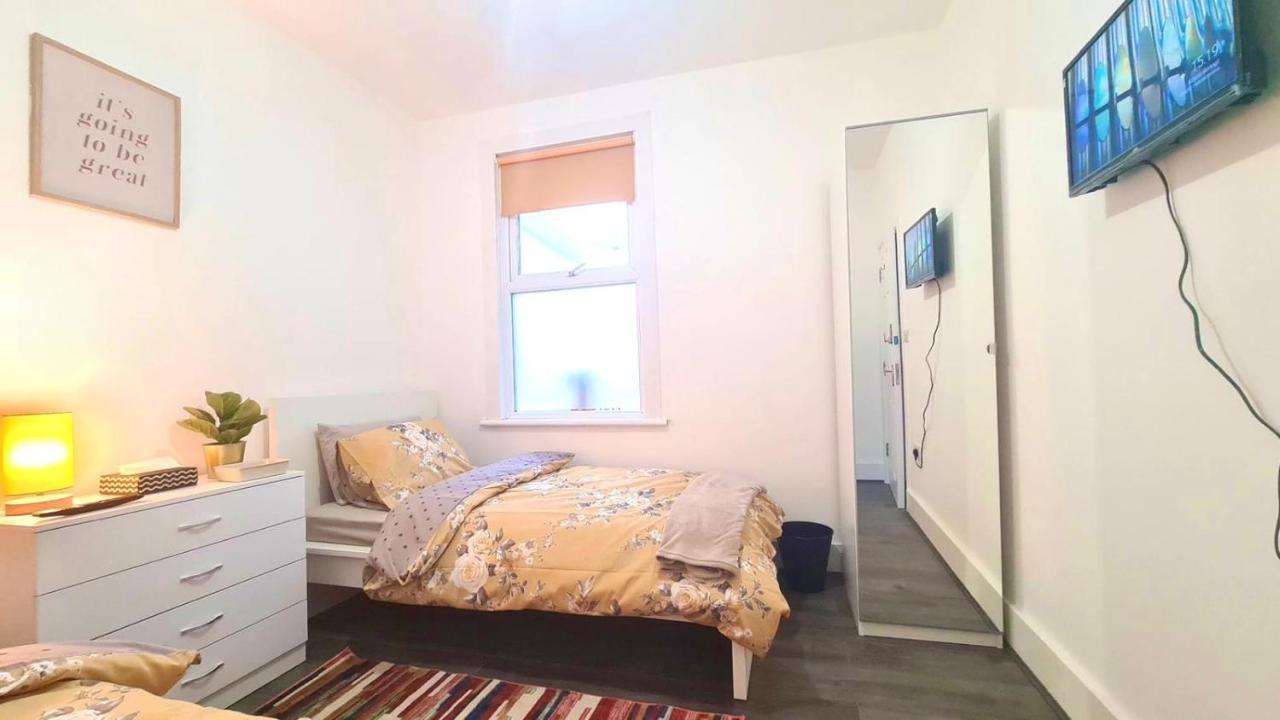 Deluxe Private Room In Manor Park London Luaran gambar