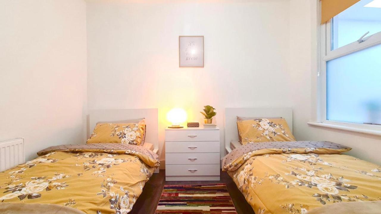 Deluxe Private Room In Manor Park London Luaran gambar
